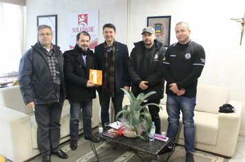 Administração Municipal homenageia Polícia Civil por prisões em Soledade