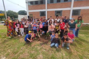Árvores frutíferas são plantadas no bairro Fontes em Soledade