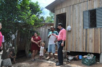 FAMÍLIA QUE PERDEU A CASA EM INCÊNDIO RECEBE NOVA MORADIA