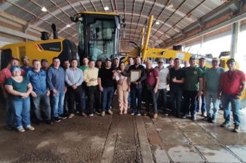 Administração Municipal faz a entrega de mais uma motoniveladora