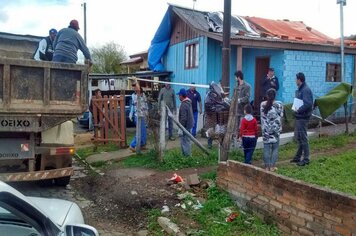 Distribuição de telhas para famílias atingidas pelo temporal de granizo está ocorrendo em Soledade