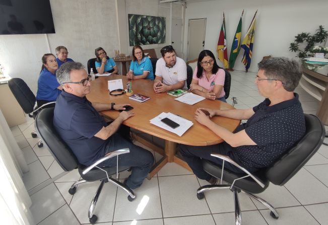 Prefeito Cattaneo recebe diretoria do Simsol para discutir demandas dos servidores