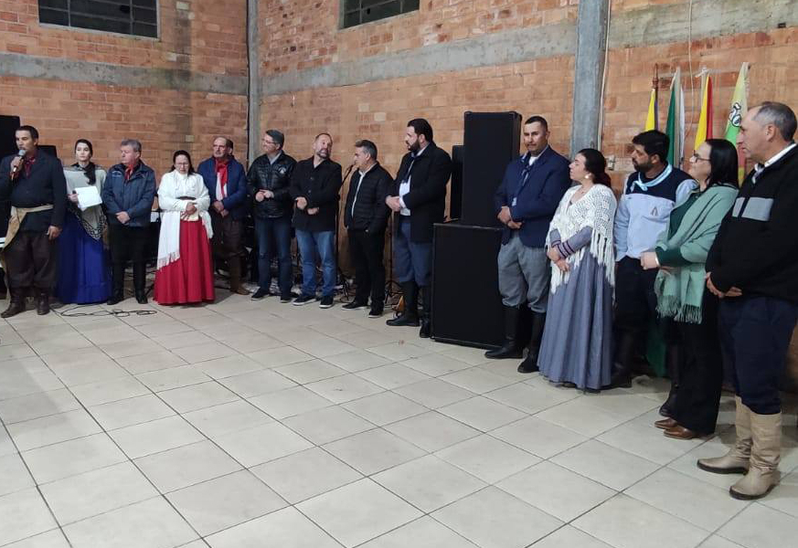 COMUNIDADE DE SÃO TOMÉ CELEBRA REINAUGURAÇÃO DO PAVILHÃO E POSSE DA PATRONAGEM DO PIQUETE PÉ NO CHÃO