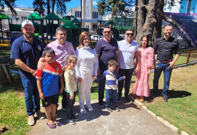 Parquinho da Praça Olmiro Ferreira Porto é totalmente revitalizado