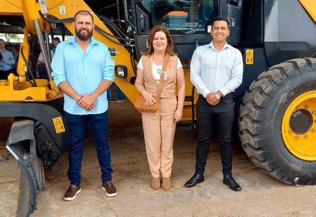 Soledade recebe motoniveladora adquirida por emenda parlamentar