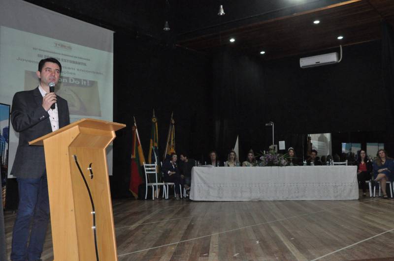 Prefeito Cattaneo participa de abertura do III Fórum Estudantil promovido pela 25ª CRE