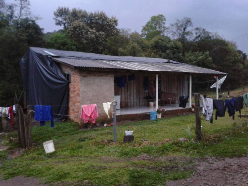 Chuva de granizo atinge residências no Interior do Município