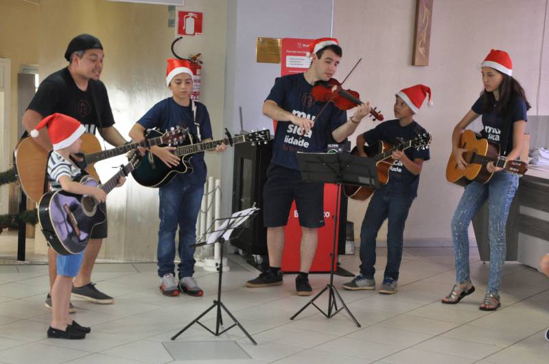 Escola Musicalidade realiza apresentação natalina na Prefeitura de Soledade