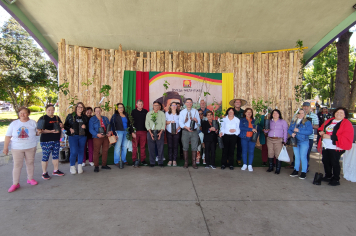 PREFEITURA DE SOLEDADE ENTREGA 300 MUDAS FRUTÍFERAS PARA GRUPOS DO PROMUATI