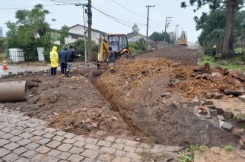 Rua Eloá de Moraes recebe obras de reparo visando a recuperação da via