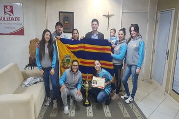 FUTSAL AMIGAS DA BOLA RECEBEM HOMENAGEM DO PODER EXECUTIVO