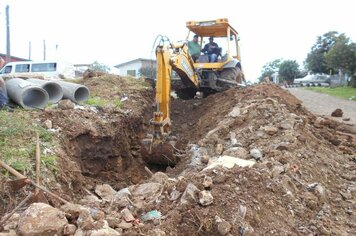 Obras de tubulação estão sendo realizadas nos bairros do Município