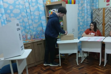 ESCOLAS REALIZARAM ELEIÇÕES PARA DIRETORES DO SISTEMA MUNICIPAL DE ENSINO 