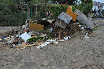 Equipe de recolhimento de entulhos pede a conscientização da população soledadense