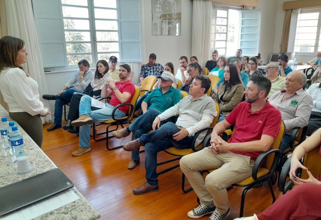 Prefeita participa de reunião do Conselho Municipal da Agricultura