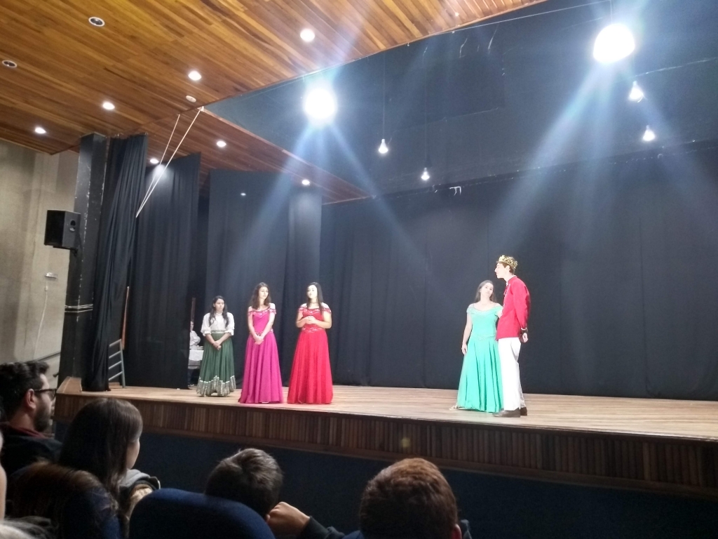 ALUNOS DA OFICINA DE TEATRO DO DEPARTAMENTO CULTURAL REALIZAM MOSTRA SOBRE SHAKESPEARE