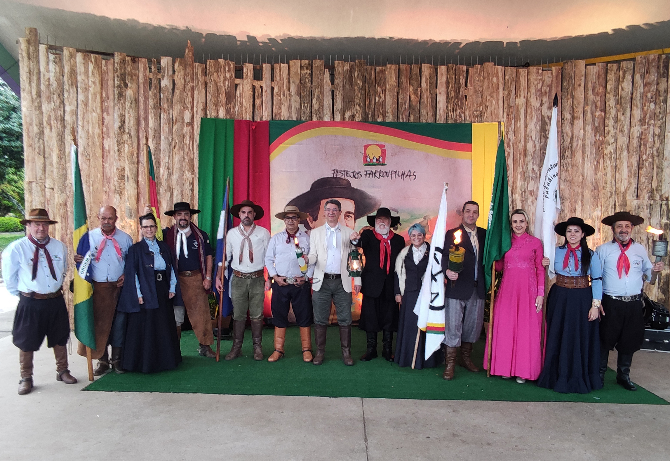 TRADICIONALISTAS PARTICIPAM DA ABERTURA OFICIAL DA SEMANA FARROUPILHA 2025
