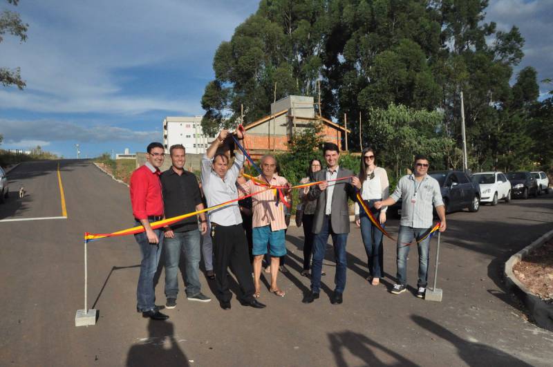 Bairro Fontes recebe pavimentação asfáltica